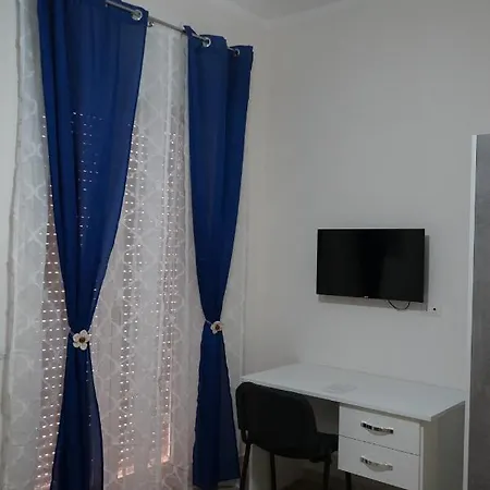 ベッド・アンド・ブレックファスト Frebi's - 4*